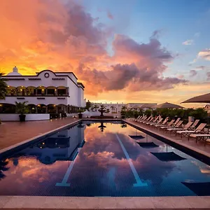Grand Residences Riviera Cancun Resort